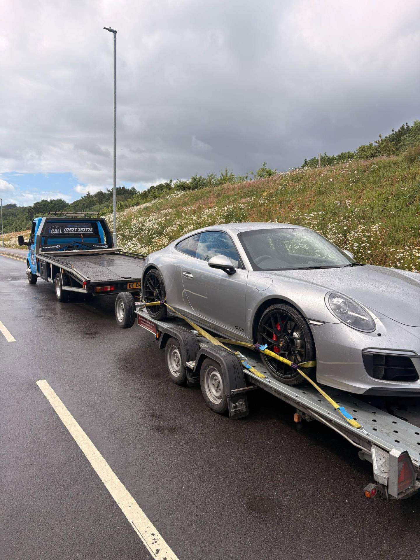 1 Call recovery truck with a Porsche 911 GTS on the trailer